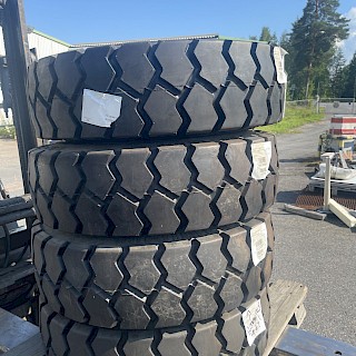Renkaat 8.25-15