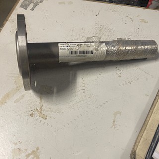 STUB AXLE