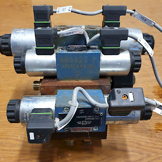 Hydrauliikka lohko venttiileillä