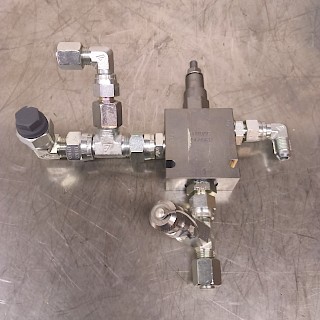 Hydac Hydraulinen jakotukki DR08P-01-C-N-330V 04N25